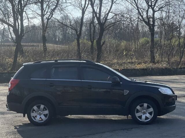 Черный Шевроле Каптива, объемом двигателя 2 л и пробегом 245 тыс. км за 10450 $, фото 3 на Automoto.ua