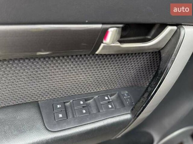 Черный Шевроле Каптива, объемом двигателя 2.41 л и пробегом 184 тыс. км за 8900 $, фото 7 на Automoto.ua