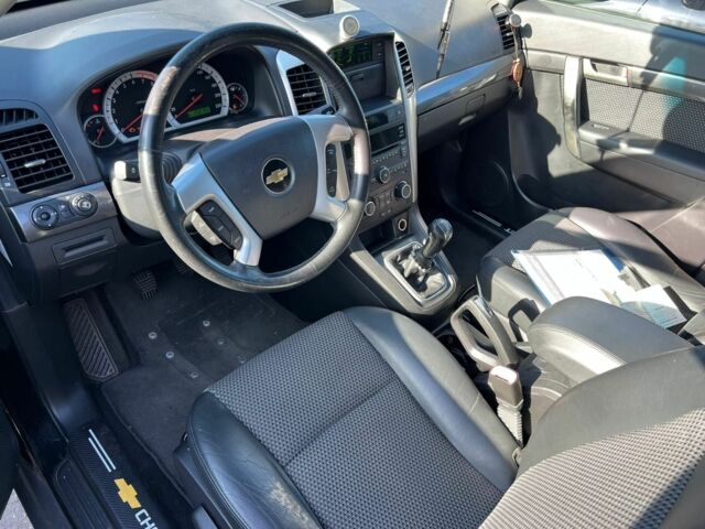 Черный Шевроле Каптива, объемом двигателя 2.4 л и пробегом 250 тыс. км за 5000 $, фото 4 на Automoto.ua