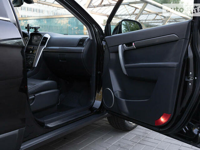 Черный Шевроле Каптива, объемом двигателя 2 л и пробегом 216 тыс. км за 8500 $, фото 27 на Automoto.ua