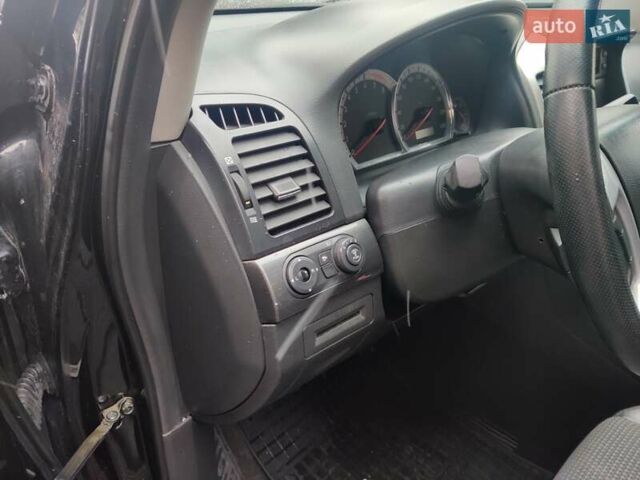 Чорний Шевроле Каптіва, об'ємом двигуна 2.4 л та пробігом 180 тис. км за 8000 $, фото 26 на Automoto.ua