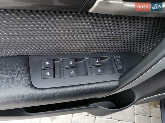 Чорний Шевроле Каптіва, об'ємом двигуна 2 л та пробігом 212 тис. км за 9450 $, фото 43 на Automoto.ua