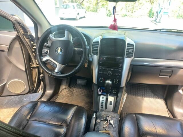 Черный Шевроле Каптива, объемом двигателя 2.4 л и пробегом 180 тыс. км за 8000 $, фото 8 на Automoto.ua