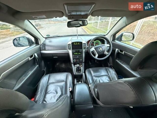 Черный Шевроле Каптива, объемом двигателя 2 л и пробегом 300 тыс. км за 3850 $, фото 3 на Automoto.ua