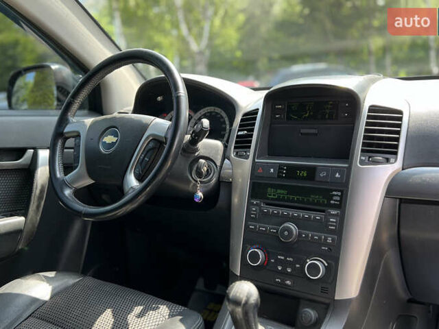 Черный Шевроле Каптива, объемом двигателя 2.41 л и пробегом 218 тыс. км за 7999 $, фото 9 на Automoto.ua