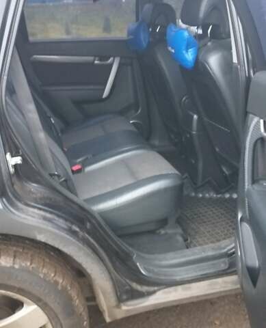 Черный Шевроле Каптива, объемом двигателя 2.4 л и пробегом 280 тыс. км за 7100 $, фото 11 на Automoto.ua