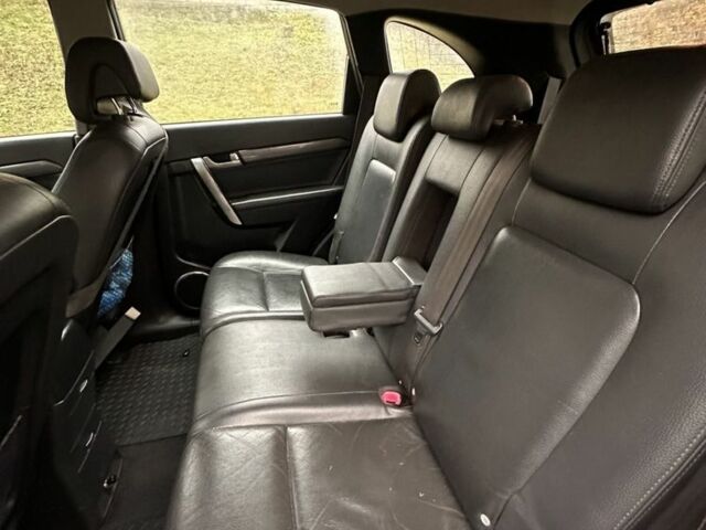 Черный Шевроле Каптива, объемом двигателя 2 л и пробегом 120 тыс. км за 3400 $, фото 4 на Automoto.ua