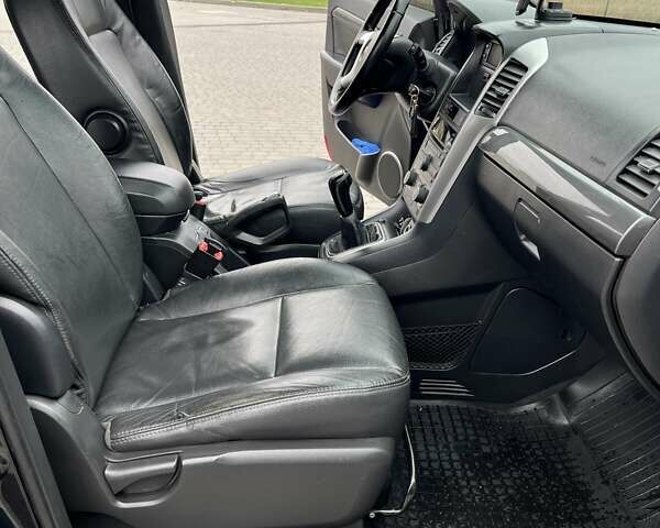 Черный Шевроле Каптива, объемом двигателя 2 л и пробегом 339 тыс. км за 10200 $, фото 21 на Automoto.ua