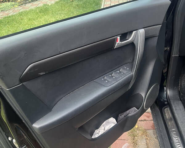 Черный Шевроле Каптива, объемом двигателя 2.4 л и пробегом 51 тыс. км за 9500 $, фото 7 на Automoto.ua