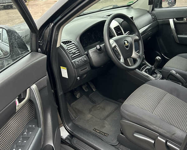 Черный Шевроле Каптива, объемом двигателя 2.4 л и пробегом 231 тыс. км за 8250 $, фото 10 на Automoto.ua