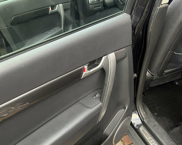 Черный Шевроле Каптива, объемом двигателя 2.4 л и пробегом 51 тыс. км за 9500 $, фото 8 на Automoto.ua