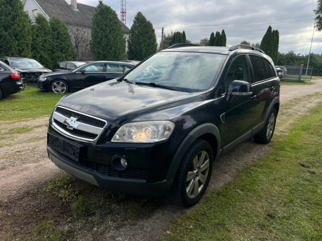 Черный Шевроле Каптива, объемом двигателя 2 л и пробегом 240 тыс. км за 4555 $, фото 1 на Automoto.ua