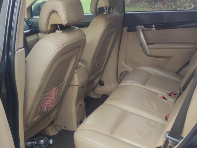 Черный Шевроле Каптива, объемом двигателя 2 л и пробегом 240 тыс. км за 4555 $, фото 7 на Automoto.ua