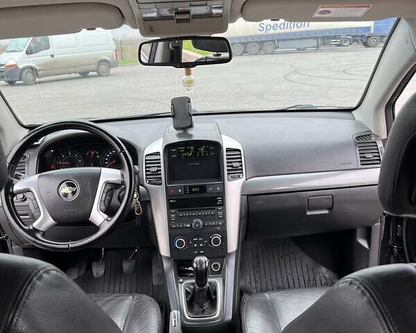 Черный Шевроле Каптива, объемом двигателя 2 л и пробегом 339 тыс. км за 10200 $, фото 17 на Automoto.ua