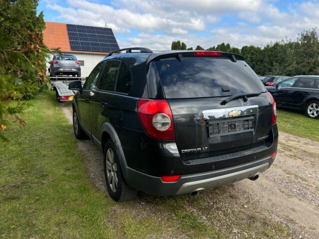 Черный Шевроле Каптива, объемом двигателя 2 л и пробегом 240 тыс. км за 4555 $, фото 3 на Automoto.ua