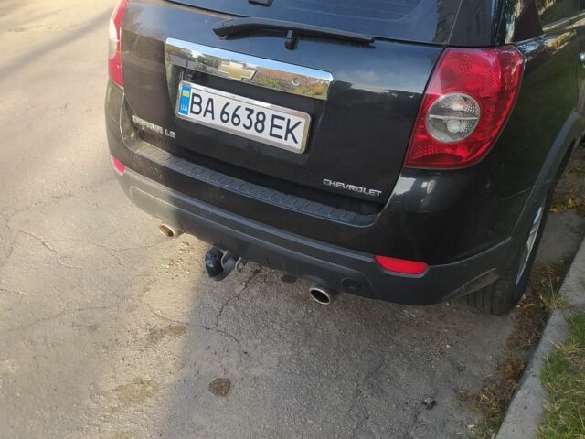 Черный Шевроле Каптива, объемом двигателя 2.4 л и пробегом 146 тыс. км за 8000 $, фото 2 на Automoto.ua