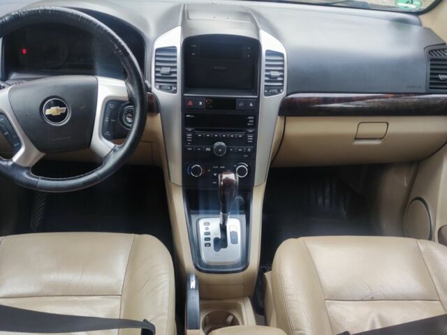 Черный Шевроле Каптива, объемом двигателя 2 л и пробегом 240 тыс. км за 4555 $, фото 5 на Automoto.ua