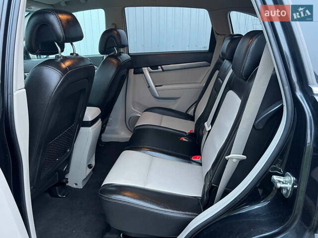 Черный Шевроле Каптива, объемом двигателя 2.2 л и пробегом 129 тыс. км за 12500 $, фото 16 на Automoto.ua