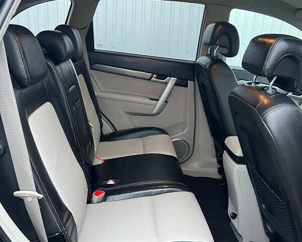 Черный Шевроле Каптива, объемом двигателя 2.2 л и пробегом 129 тыс. км за 12500 $, фото 69 на Automoto.ua