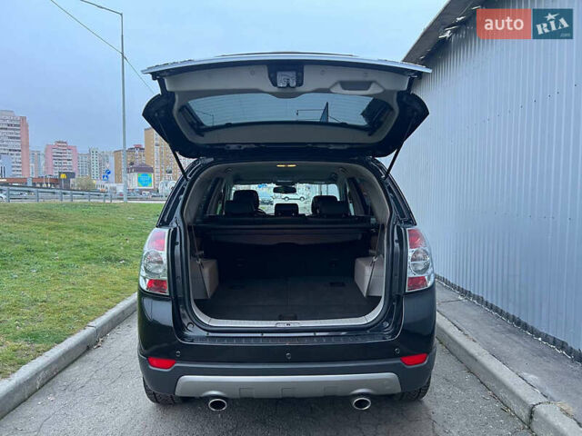 Черный Шевроле Каптива, объемом двигателя 2.2 л и пробегом 129 тыс. км за 12500 $, фото 86 на Automoto.ua