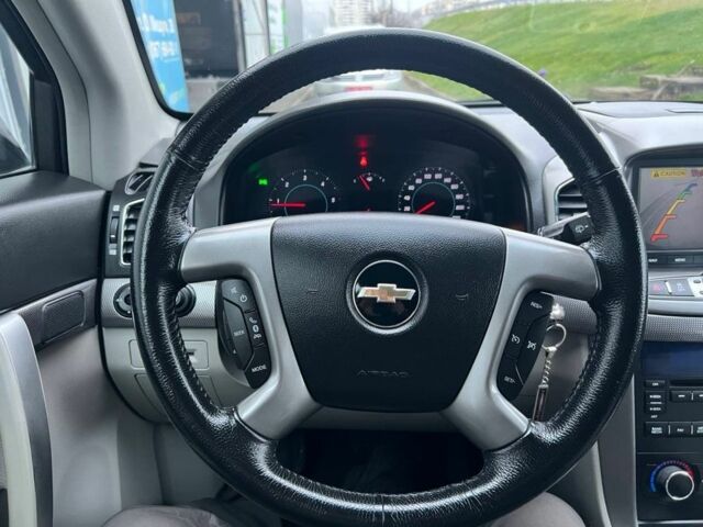 Черный Шевроле Каптива, объемом двигателя 2.2 л и пробегом 129 тыс. км за 12500 $, фото 15 на Automoto.ua