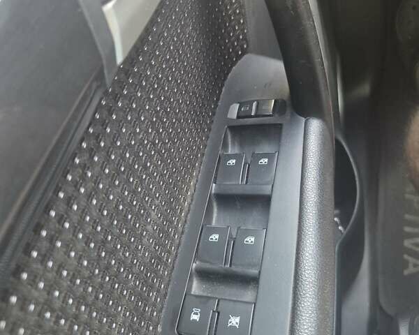 Черный Шевроле Каптива, объемом двигателя 2.38 л и пробегом 240 тыс. км за 10400 $, фото 14 на Automoto.ua