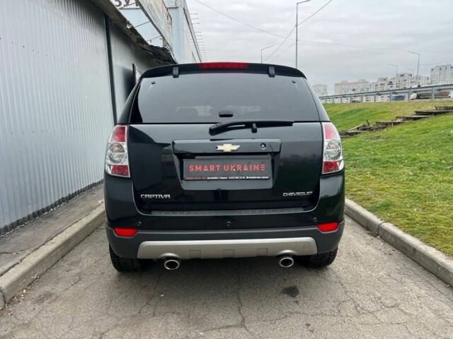 Черный Шевроле Каптива, объемом двигателя 2.2 л и пробегом 129 тыс. км за 12500 $, фото 4 на Automoto.ua