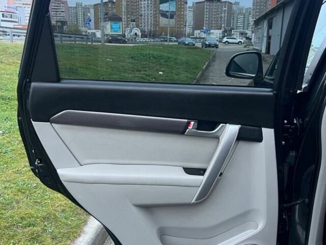 Черный Шевроле Каптива, объемом двигателя 2.2 л и пробегом 129 тыс. км за 12500 $, фото 19 на Automoto.ua