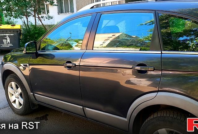 Черный Шевроле Каптива, объемом двигателя 2.4 л и пробегом 180 тыс. км за 9500 $, фото 5 на Automoto.ua