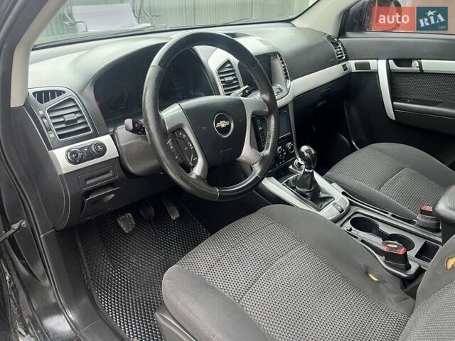 Чорний Шевроле Каптіва, об'ємом двигуна 2.2 л та пробігом 282 тис. км за 8400 $, фото 12 на Automoto.ua