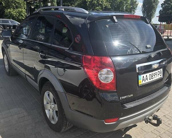 Черный Шевроле Каптива, объемом двигателя 2.38 л и пробегом 240 тыс. км за 10400 $, фото 3 на Automoto.ua