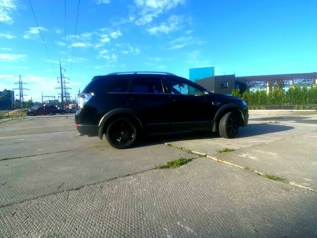 Черный Шевроле Каптива, объемом двигателя 2.4 л и пробегом 220 тыс. км за 9500 $, фото 5 на Automoto.ua