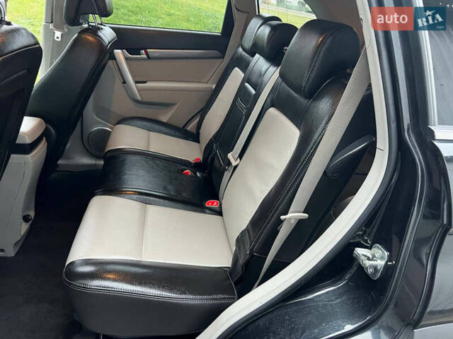 Черный Шевроле Каптива, объемом двигателя 2.2 л и пробегом 129 тыс. км за 12500 $, фото 32 на Automoto.ua