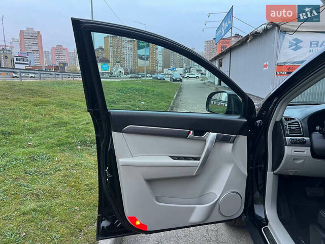Черный Шевроле Каптива, объемом двигателя 2.2 л и пробегом 129 тыс. км за 12500 $, фото 15 на Automoto.ua