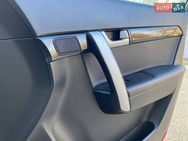 Черный Шевроле Каптива, объемом двигателя 2.4 л и пробегом 206 тыс. км за 12499 $, фото 46 на Automoto.ua