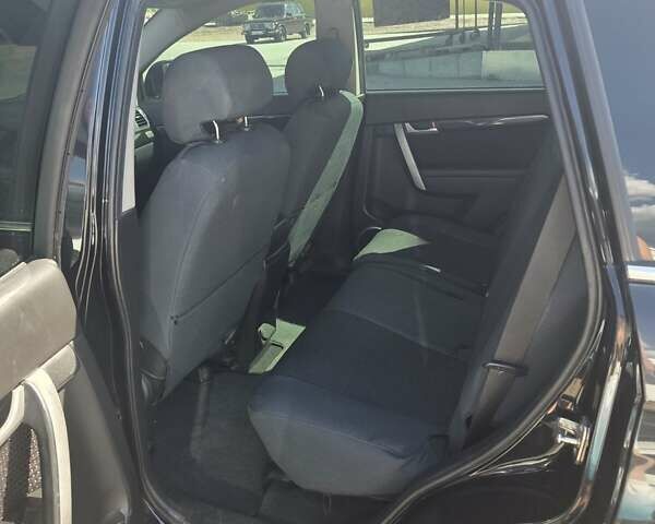 Черный Шевроле Каптива, объемом двигателя 2.38 л и пробегом 240 тыс. км за 10400 $, фото 7 на Automoto.ua