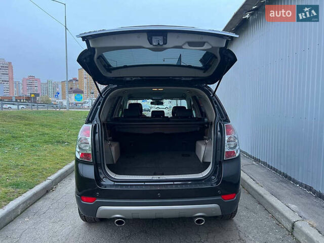 Черный Шевроле Каптива, объемом двигателя 2.2 л и пробегом 129 тыс. км за 12500 $, фото 85 на Automoto.ua