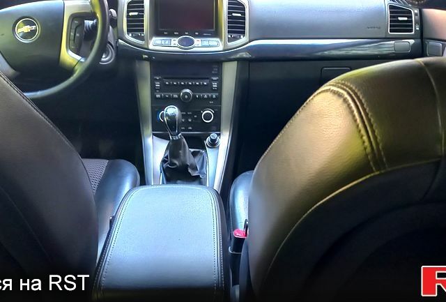 Черный Шевроле Каптива, объемом двигателя 2.4 л и пробегом 180 тыс. км за 9500 $, фото 2 на Automoto.ua