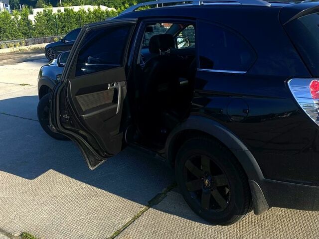 Черный Шевроле Каптива, объемом двигателя 2.4 л и пробегом 220 тыс. км за 9500 $, фото 4 на Automoto.ua