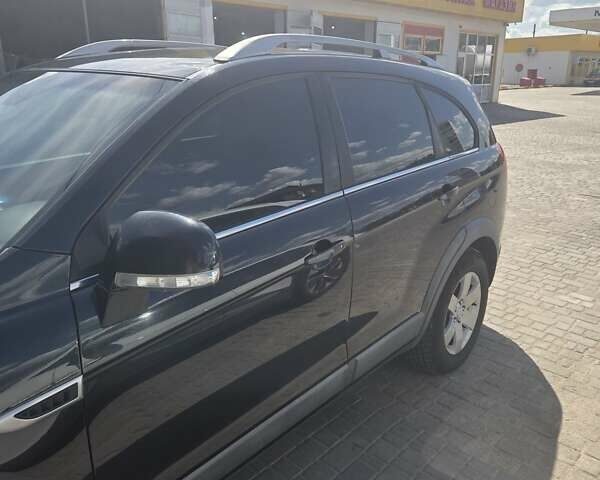 Черный Шевроле Каптива, объемом двигателя 2.38 л и пробегом 240 тыс. км за 10400 $, фото 2 на Automoto.ua