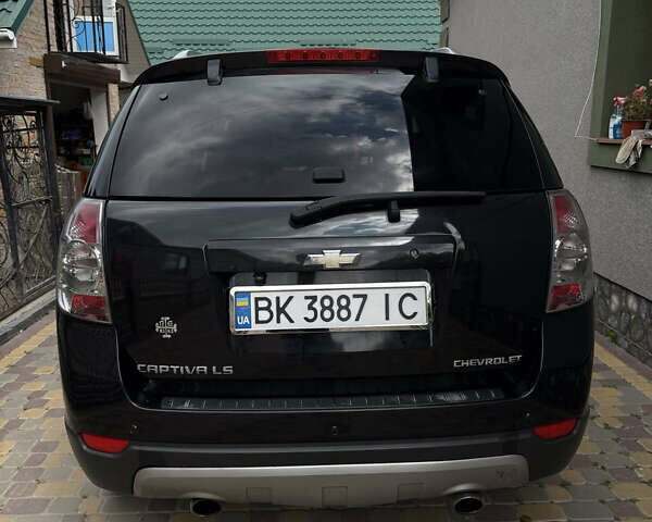 Черный Шевроле Каптива, объемом двигателя 2.2 л и пробегом 350 тыс. км за 10000 $, фото 11 на Automoto.ua