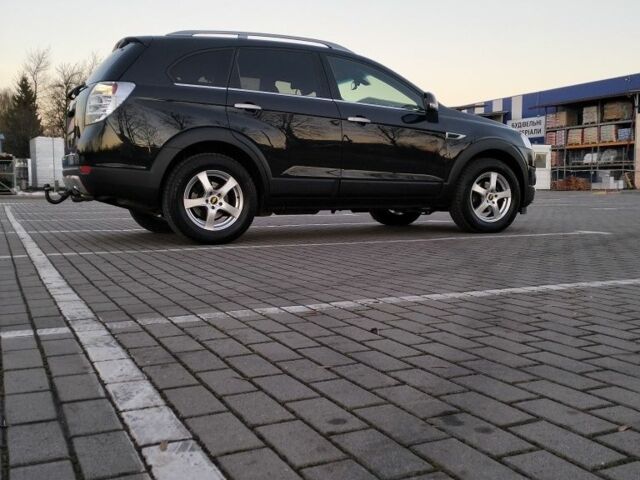 Черный Шевроле Каптива, объемом двигателя 2.2 л и пробегом 166 тыс. км за 11700 $, фото 4 на Automoto.ua