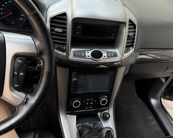 Черный Шевроле Каптива, объемом двигателя 2.2 л и пробегом 350 тыс. км за 10000 $, фото 16 на Automoto.ua