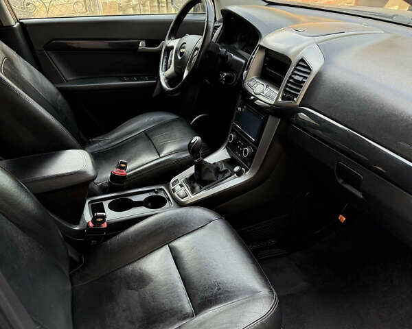 Черный Шевроле Каптива, объемом двигателя 2.2 л и пробегом 350 тыс. км за 10000 $, фото 17 на Automoto.ua