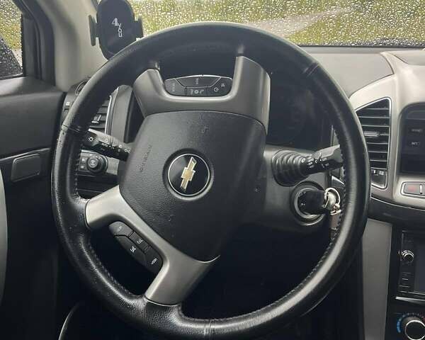 Черный Шевроле Каптива, объемом двигателя 2.23 л и пробегом 138 тыс. км за 12500 $, фото 3 на Automoto.ua