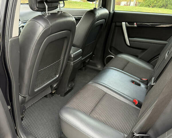 Черный Шевроле Каптива, объемом двигателя 2.2 л и пробегом 172 тыс. км за 10500 $, фото 9 на Automoto.ua