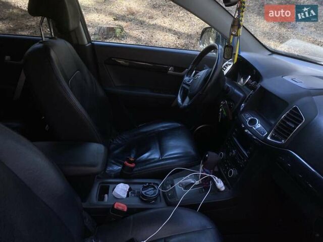 Черный Шевроле Каптива, объемом двигателя 2.23 л и пробегом 280 тыс. км за 10000 $, фото 9 на Automoto.ua