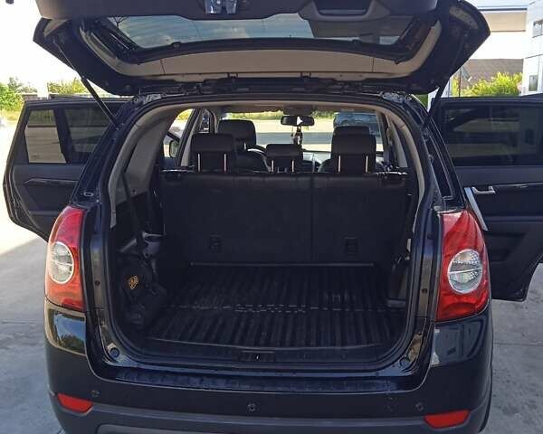 Черный Шевроле Каптива, объемом двигателя 2.23 л и пробегом 245 тыс. км за 11800 $, фото 16 на Automoto.ua