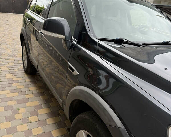 Черный Шевроле Каптива, объемом двигателя 2.2 л и пробегом 350 тыс. км за 10000 $, фото 2 на Automoto.ua