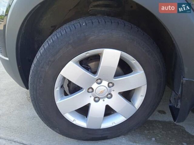 Черный Шевроле Каптива, объемом двигателя 2.23 л и пробегом 245 тыс. км за 11800 $, фото 3 на Automoto.ua